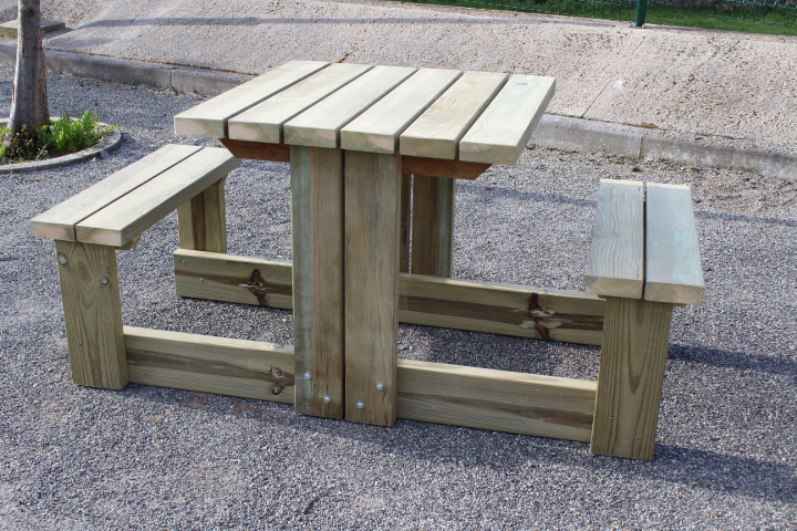 Table pique-nique bois Capacité 4 personnes Bizanos